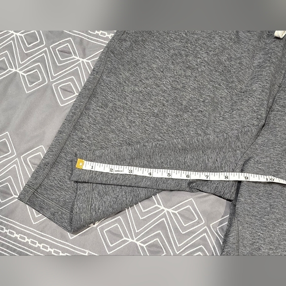 Vuori Men's Sunday Performance Shorts 8" In Heathered Grey Size Medium - Picture 3 of 9